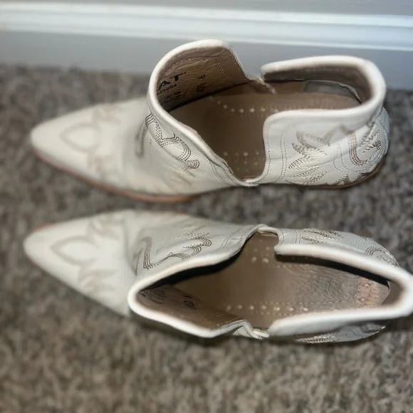 Ariat Women’s Dixon Short Western Fashion Boot - Size 9 Pre-owned - Picture 3 of 6